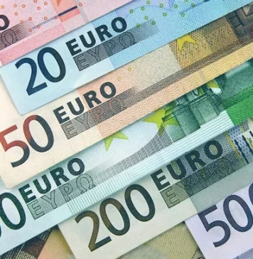 EUR/USD nhìn chung được hưởng lợi bởi đồng Dollar Mỹ chịu áp lực cơ bản, trên biểu đồ kỹ thuật cho thấy trường hợp điều chỉnh giảm