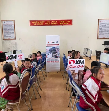 XM – NĂM MỚI – PHÒNG TIN HỌC MỚI – THẮP SÁNG TRI THỨC CHO EM