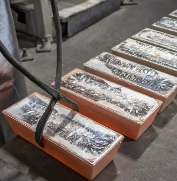 Tác động của việc chốt lời khiến vàng điều chỉnh mạnh, tuy nhiên thì xu hướng vẫn lạc quan trong ngày dữ liệu quan trọng công bố