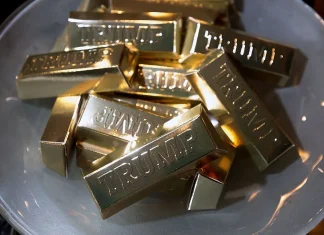 Vàng ổn định ở mức cao mặc dù biên bản FOMC có vẻ cứng rắn, trong khi đó thì Đỗ Nam Trung đưa ra một lời đe doạ thuế quan khác