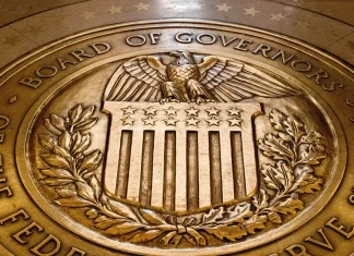 Vàng dao động thận trọng trước quyết định lãi suất của Fed, trong bối cảnh rủi ro địa chính trị tái bùng phát