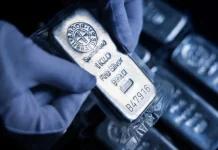 Dòng vốn ETF bùng nổ đẩy bạc áp sát đỉnh lịch sử