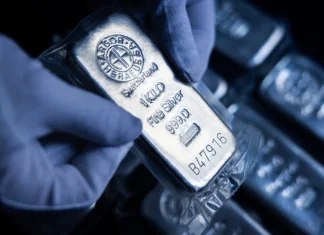 Dòng vốn ETF bùng nổ đẩy bạc áp sát đỉnh lịch sử