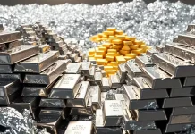 Giá bạc tăng vọt mạnh hơn vàng khi nhu cầu thực, đầu cơ và bất ổn toàn cầu cùng kéo căng thị trường