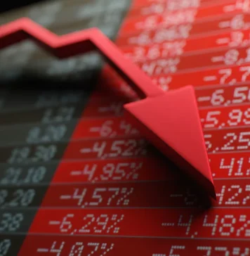 Vàng bật tăng mạnh khi Washington rung chuyển, thị trường đang phản ứng với thuế quan hay rủi ro chiến tranh?