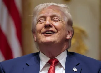 Vàng vượt 4.700USD, thị trường đặt cược vào hạ nhiệt chiến sự, nhưng rủi ro phản ứng thái quá đang tích tụ