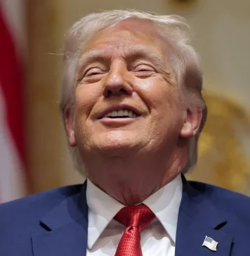 Vàng vượt 4.700USD, thị trường đặt cược vào hạ nhiệt chiến sự, nhưng rủi ro phản ứng thái quá đang tích tụ