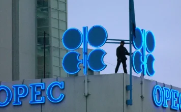 OPEC+ tăng sản lượng thận trọng, giữ thế cân bằng giữa nguồn cung và rủi ro địa chính trị leo thang