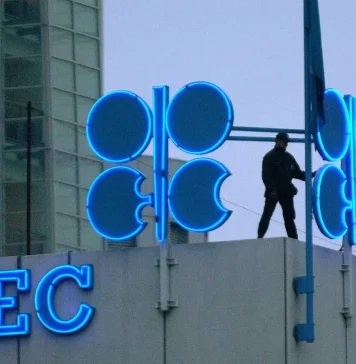 OPEC+ tăng sản lượng thận trọng, giữ thế cân bằng giữa nguồn cung và rủi ro địa chính trị leo thang