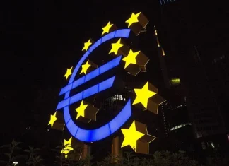 ECB tăng lãi suất lần đầu sau ba năm, nhưng thị trường vẫn lạnh nhạt
