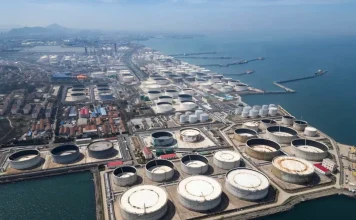 Dầu WTI trở lại 92 USD khi rủi ro Hormuz tăng lên