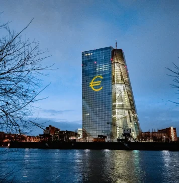 Euro chờ dữ liệu lạm phát để xác nhận kỳ vọng ECB tăng lãi suất